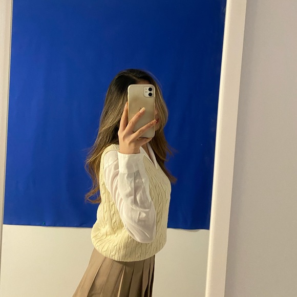 Brandy Melville Cream Sweater Vest - Picture 2 of 2